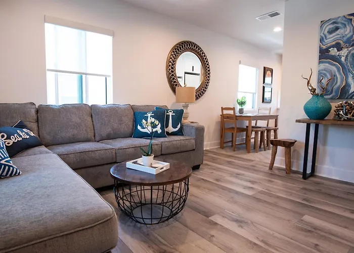 Modern 1 Bedroom Apt 2 Blocks 2 Beach