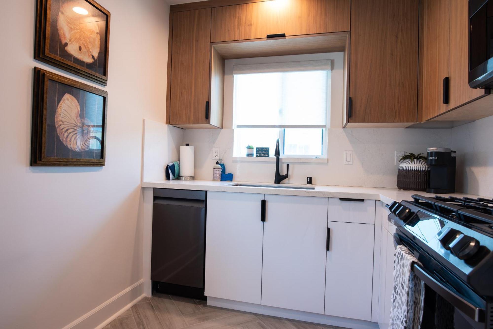 Modern 1 Bedroom 2 Blocks 2