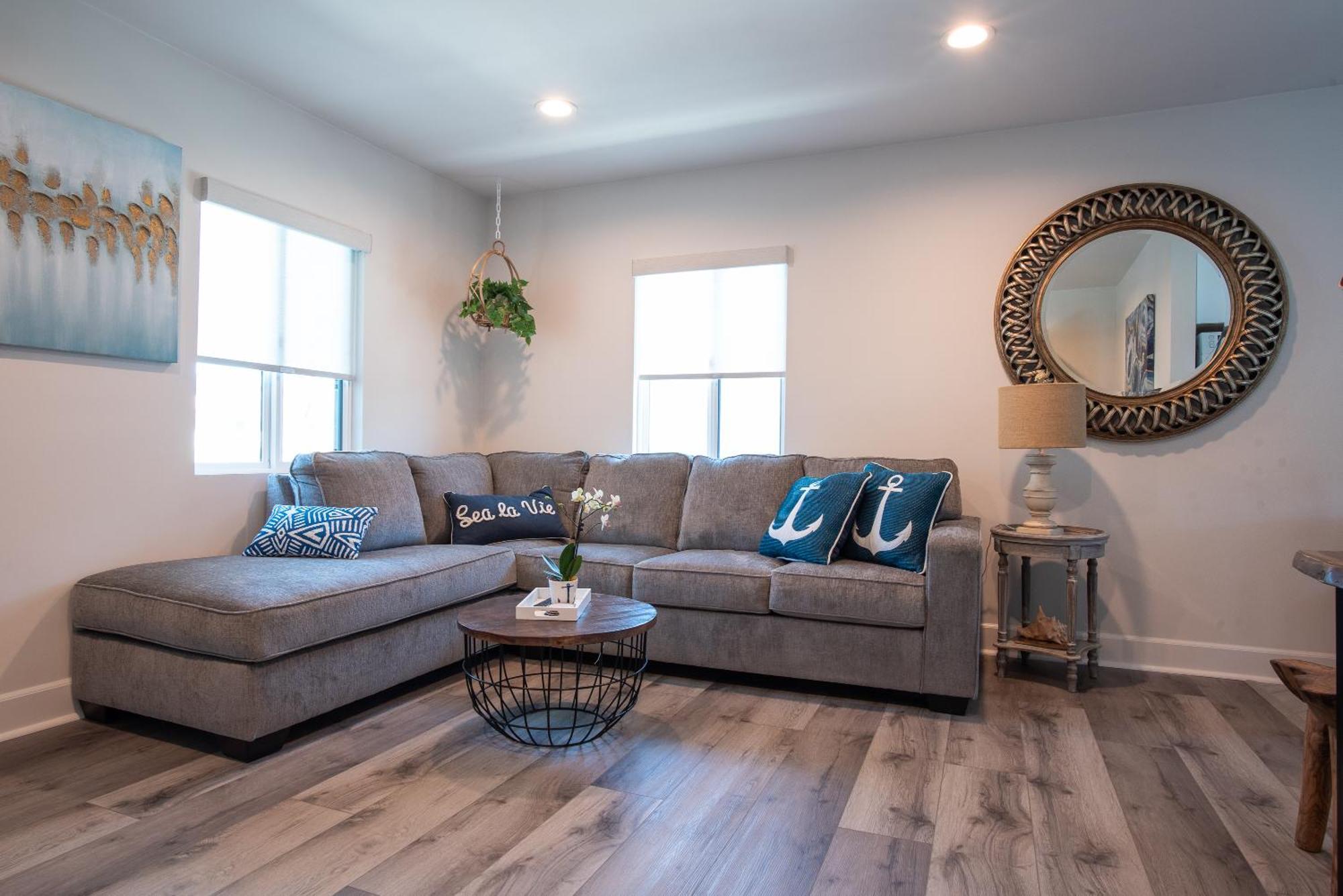 Modern 1 Bedroom 2 Blocks 2 *