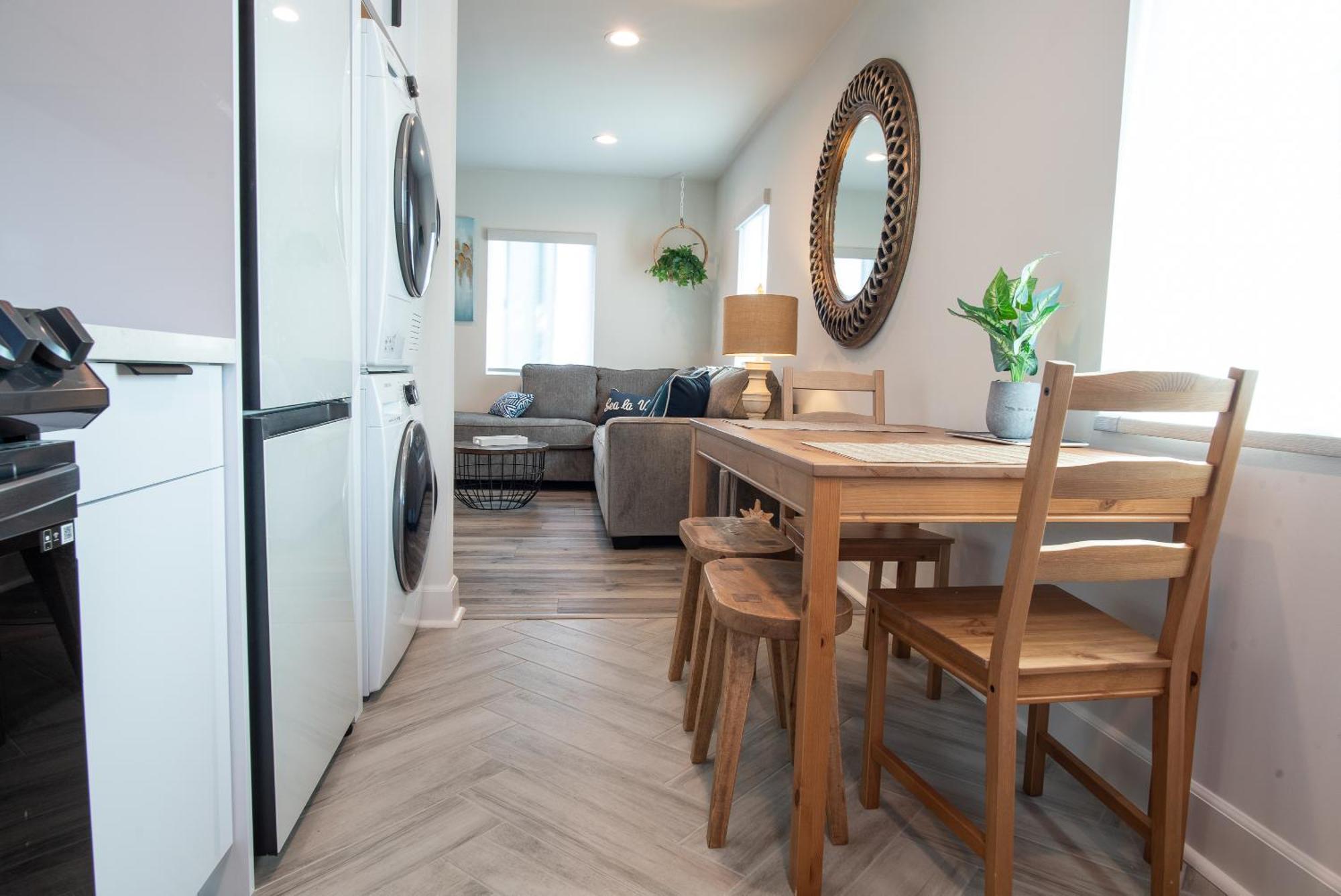 Modern 1 Bedroom 2 Blocks 2 * San Diego