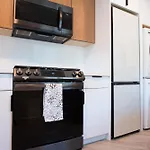 Modern 1 Bedroom Apt 2 Blocks 2 Beach