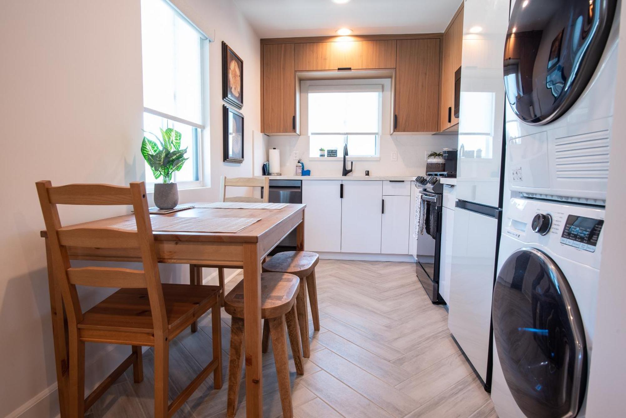 Modern 1 Bedroom 2 Blocks 2 Apartment